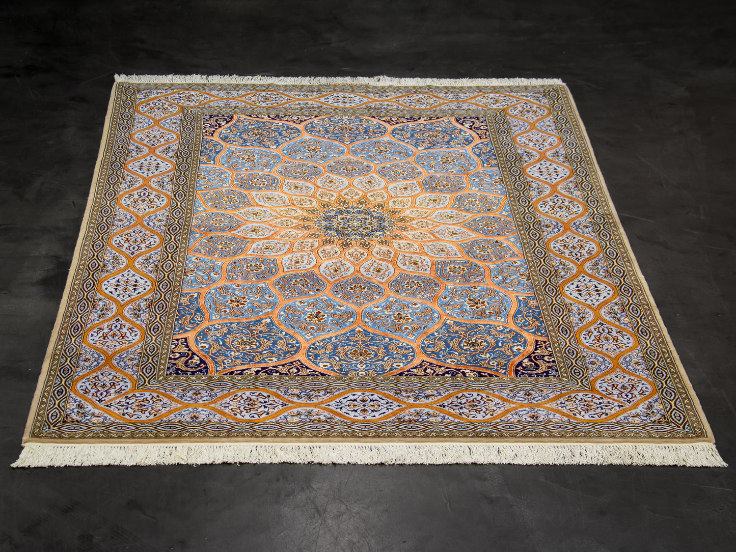 Persian Isfahan Gonbad Rug